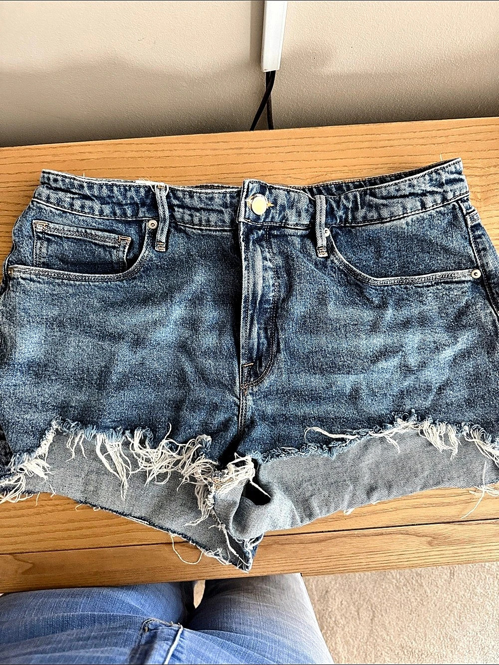Good American Jean Shorts Distressed Raw Hem in Blue Size 14 (32)